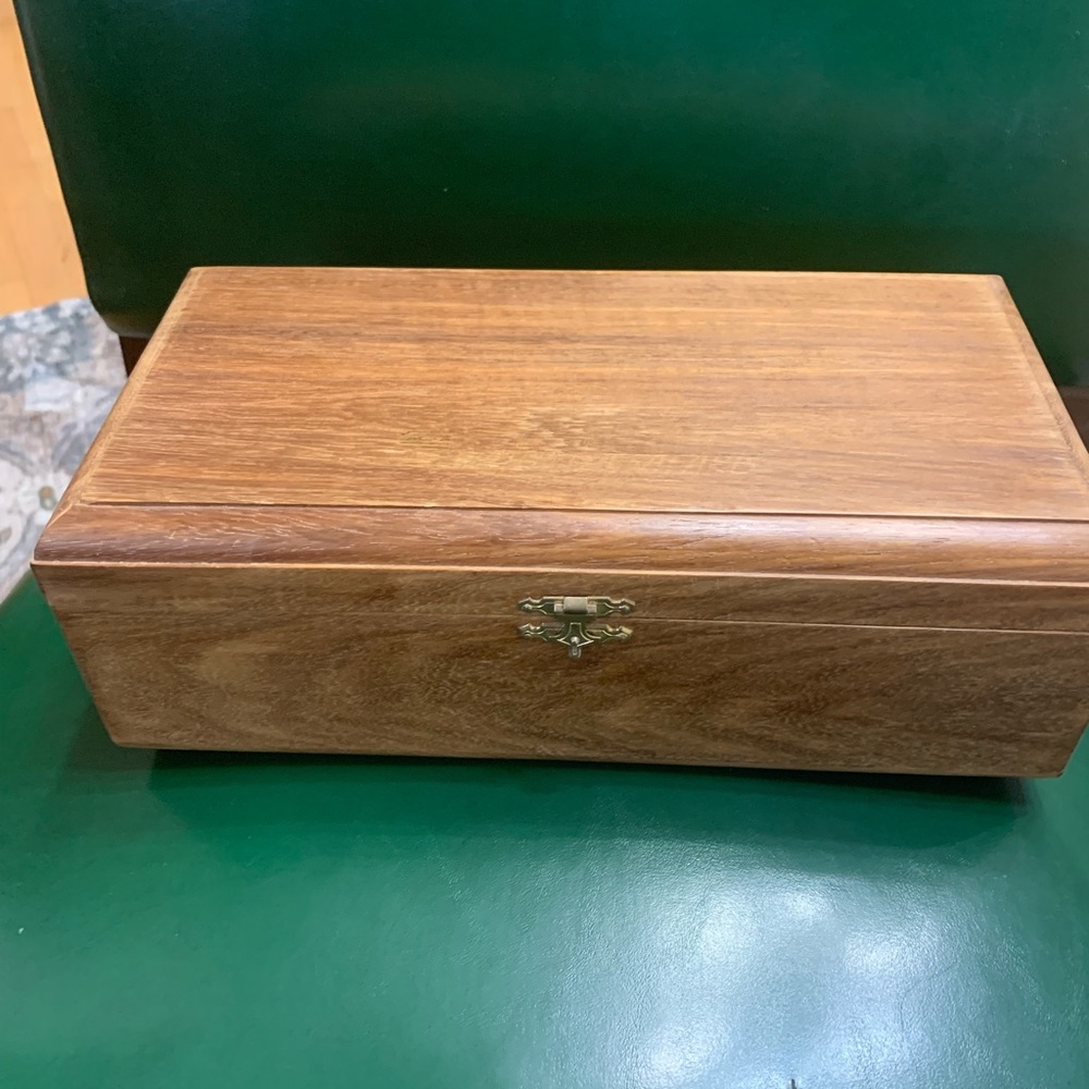 Cedar Box with closing lid and latch